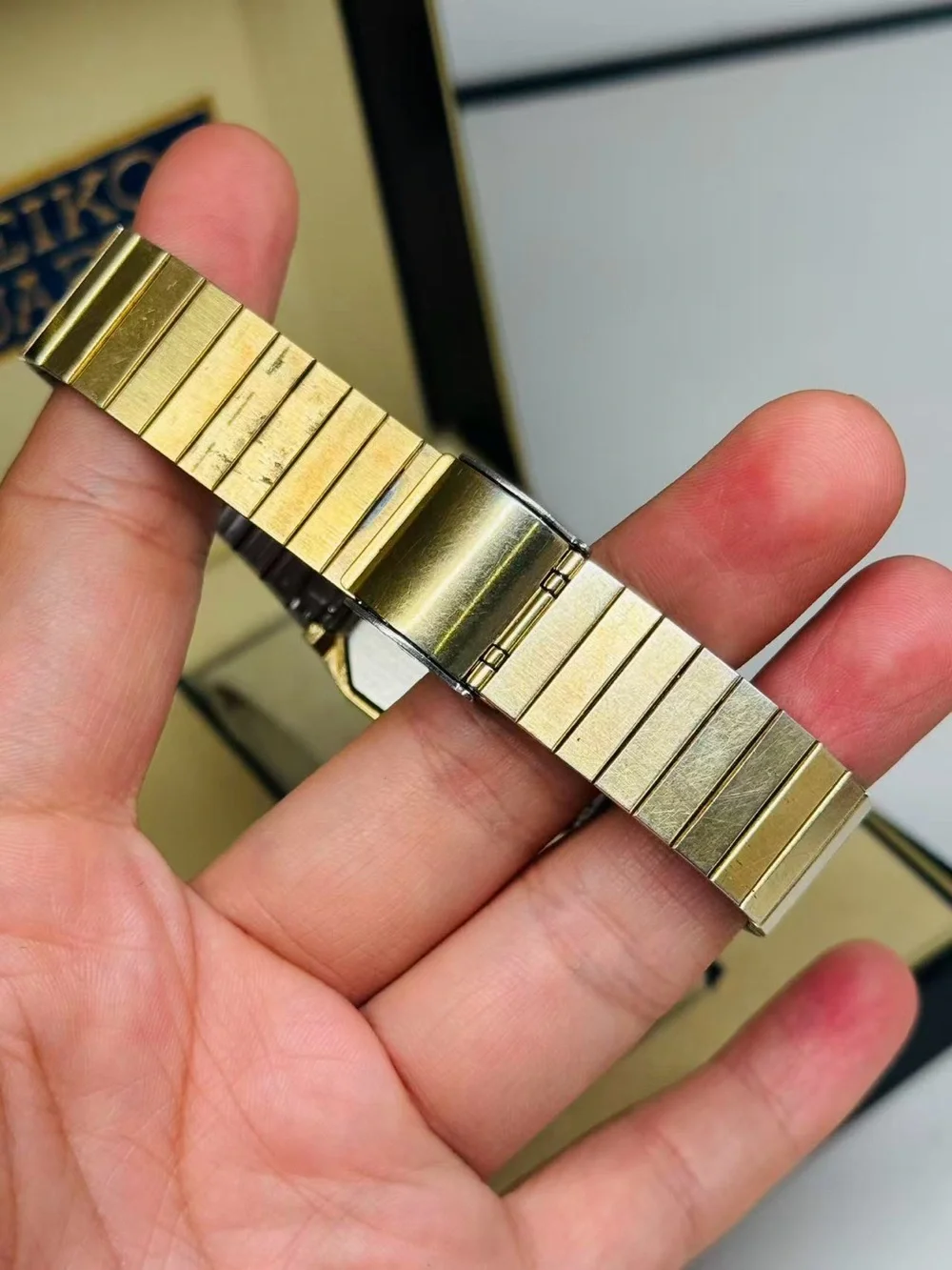 Vintage Seiko Quartz Gold Tone Dress Men Watch 26mm Runs New Battery With box